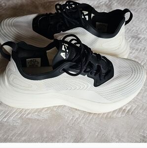 APL Women's‎ Athletic Shoes in Black and White